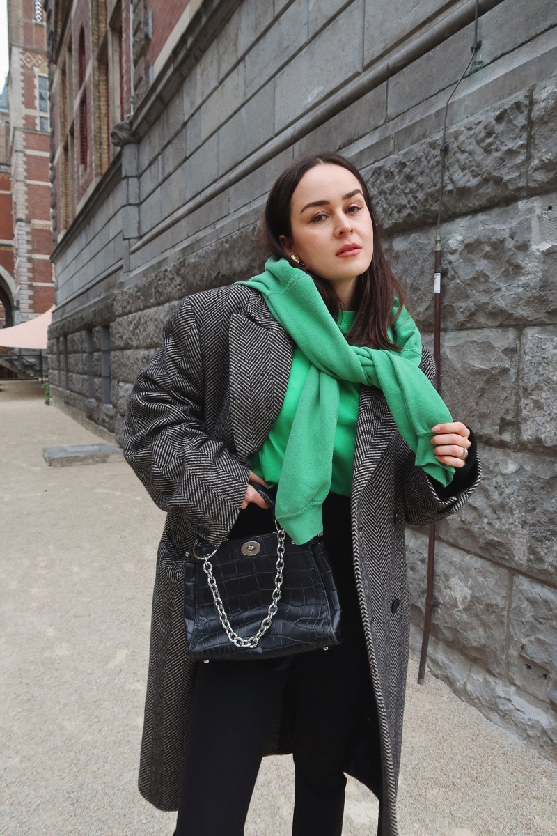 HOW TO INTRODUCE COLOUR TO YOUR LOOK  IF YOU’RE STUCK ON BLACK AND WHITE