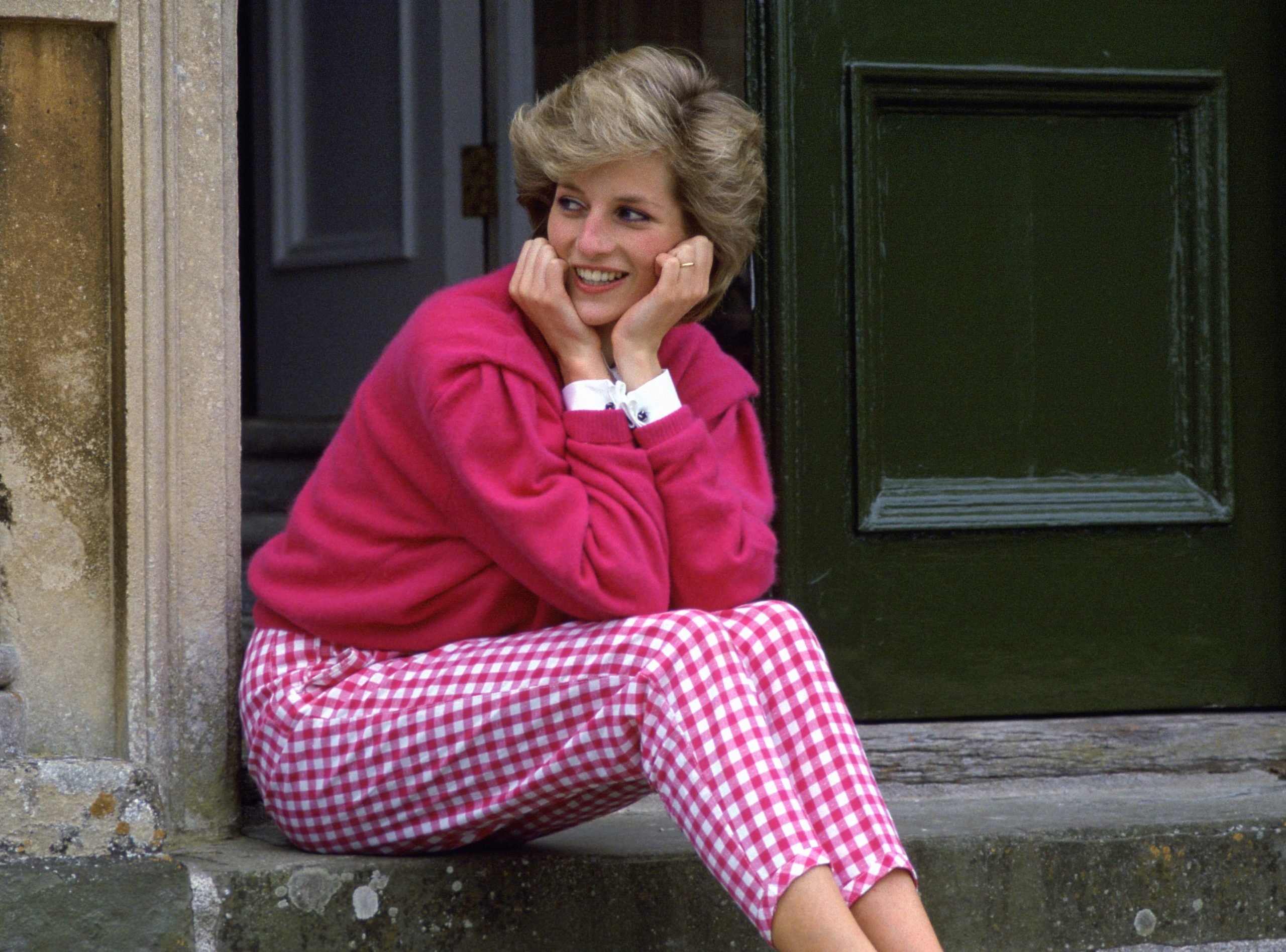 Princess Diana’s Most Iconic Fashion Moments: Photos of the Late Royal’s Memorable Outfits